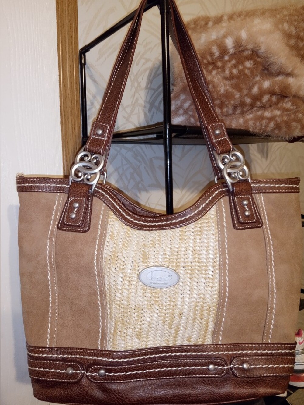 SALE💥EUC Boc Woven Center Panel Tan & Brown Women’s Shoulder Bag Snap Closure.